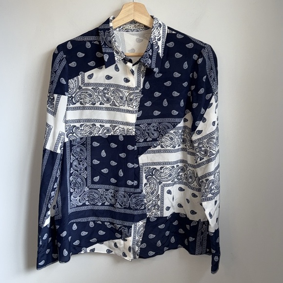 ALICE + OLIVIA Willa Placket Bandana-Print Top 100% Silk SZ M - Picture 4 of 8